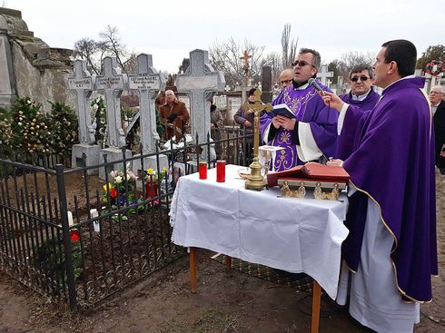 Sfânta Liturghie celebrată la mormântul pr. Eugen Blăjuț sr. (OFMConv)