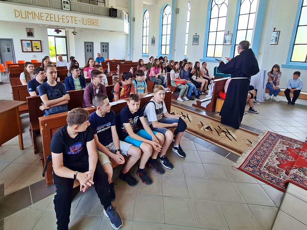 scurtă ieșire cu candidații la Mir, la hramul bisericii catolice din Romanu - Brăila (2022)