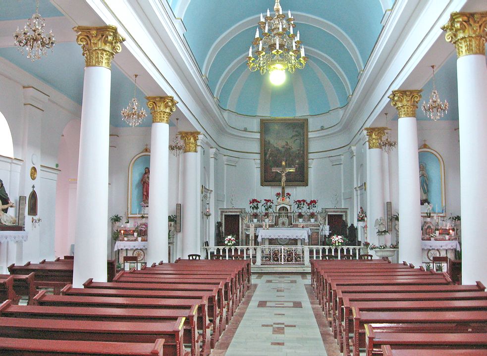 interiorul bisericii romano-catolice din Galați (2020)