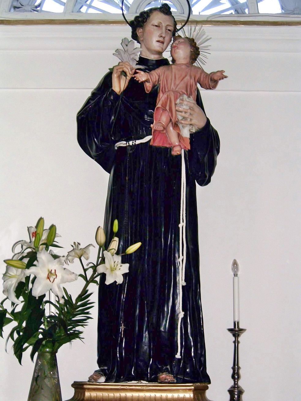 statuia Sf. Anton de Padova cu Pruncul Isus, biserica romano-catolică din Galați (2006)