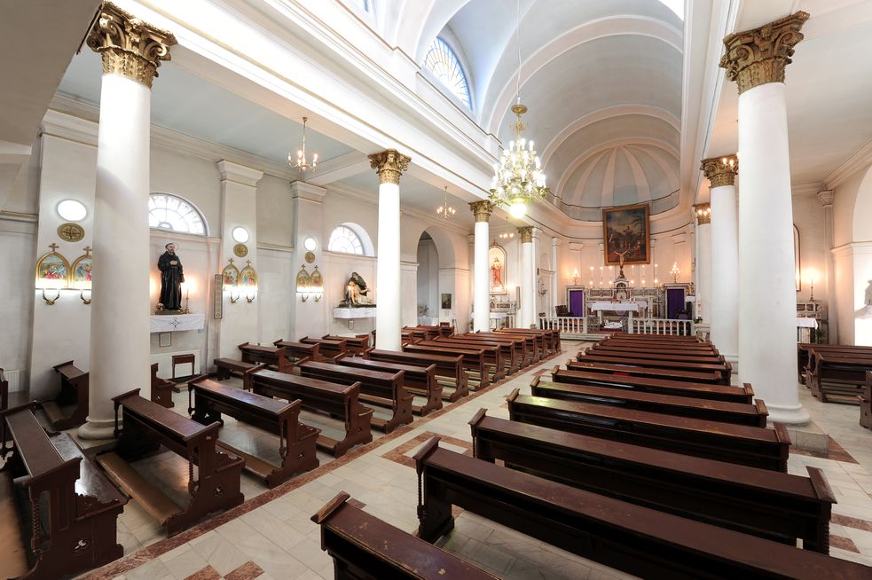 biserica romano-catolică din Galați, vedere interior-stânga (2016)