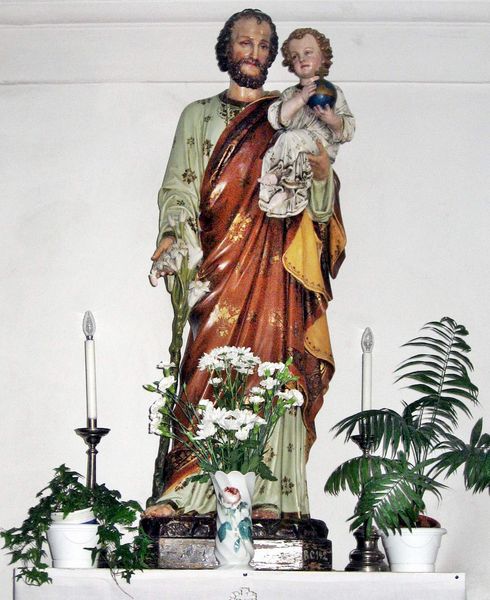 statuia Sf. Iosif cu Pruncul Isus, biserica romano-catolică din Galați (2010)