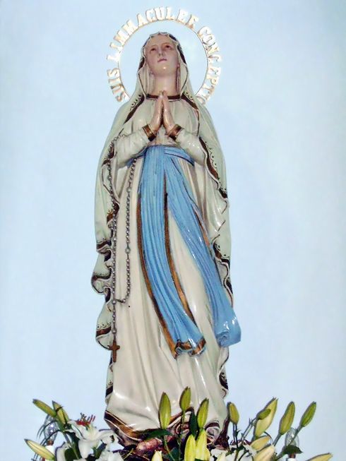 statuia Sf. Fecioare Maria de la Lourdes, biserica romano-catolică din Galați (2006)