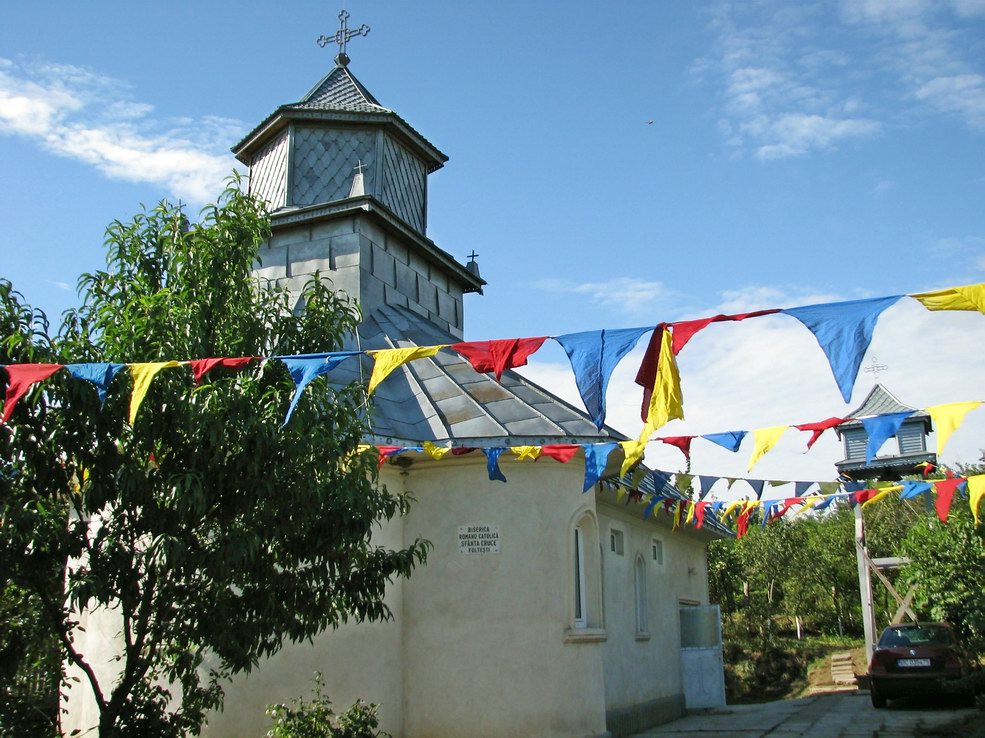 hramul bisericii romano-catolice din Foltești (2008)