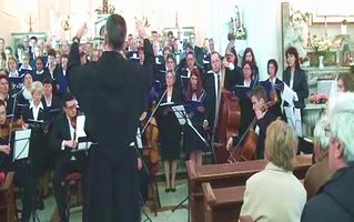 Concertul de Paşti susţinut în biserica romano-catolică din Galaţi de Corul şi Orchestra de Cameră „Schola Cantorum Muşatină” din Roman şi Corul „Schola Cantorum Franciscană” din Galaţi