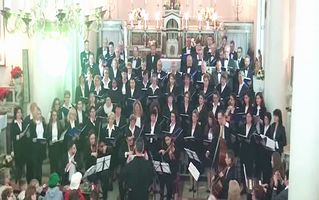 Concertul de Paşti susţinut în biserica romano-catolică din Galaţi de Corul şi Orchestra de Cameră „Schola Cantorum Muşatină” din Roman şi Corul „Schola Cantorum Franciscană” din Galaţi