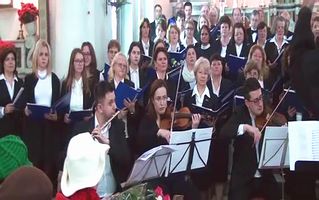 Concertul de Paşti susţinut în biserica romano-catolică din Galaţi de Corul şi Orchestra de Cameră „Schola Cantorum Muşatină” din Roman şi Corul „Schola Cantorum Franciscană” din Galaţi