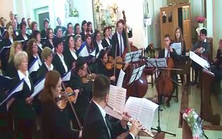 Concertul de Paşti susţinut în biserica romano-catolică din Galaţi de Corul şi Orchestra de Cameră „Schola Cantorum Muşatină” din Roman şi Corul „Schola Cantorum Franciscană” din Galaţi