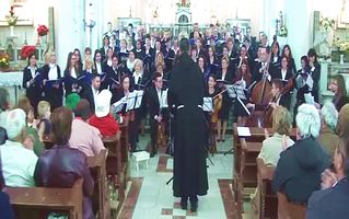 Concertul de Paşti susţinut în biserica romano-catolică din Galaţi de Corul şi Orchestra de Cameră „Schola Cantorum Muşatină” din Roman şi Corul „Schola Cantorum Franciscană” din Galaţi