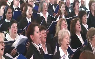 Concertul de Paşti susţinut în biserica romano-catolică din Galaţi de Corul şi Orchestra de Cameră „Schola Cantorum Muşatină” din Roman şi Corul „Schola Cantorum Franciscană” din Galaţi