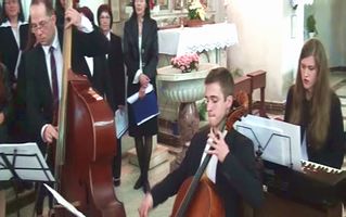 Concertul de Paşti susţinut în biserica romano-catolică din Galaţi de Corul şi Orchestra de Cameră „Schola Cantorum Muşatină” din Roman şi Corul „Schola Cantorum Franciscană” din Galaţi