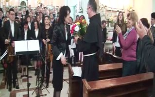 Concertul de Paşti susţinut în biserica romano-catolică din Galaţi de Corul şi Orchestra de Cameră „Schola Cantorum Muşatină” din Roman şi Corul „Schola Cantorum Franciscană” din Galaţi