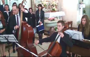 Concertul de Paşti susţinut în biserica romano-catolică din Galaţi de Corul şi Orchestra de Cameră „Schola Cantorum Muşatină” din Roman şi Corul „Schola Cantorum Franciscană” din Galaţi